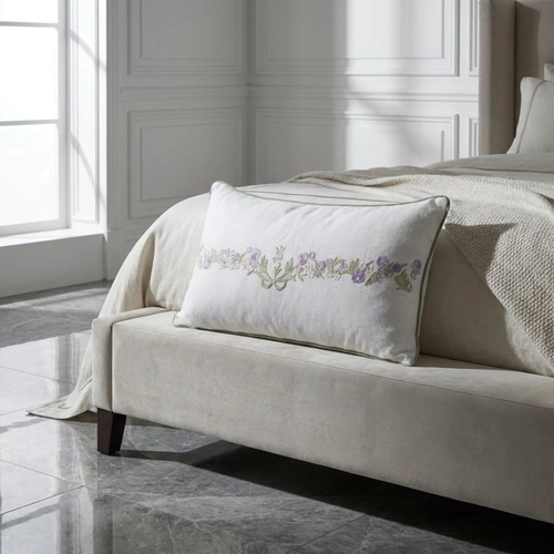ALMOFADA GUIRLANDA ANGELA MASSONI BRANCO/LILAS 30X60 BRANCO/LILAS