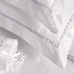 FRONHA MONTALE 600 FIOS BORDADO TRUSSARDI BRANCO/ PLATINO 50X70